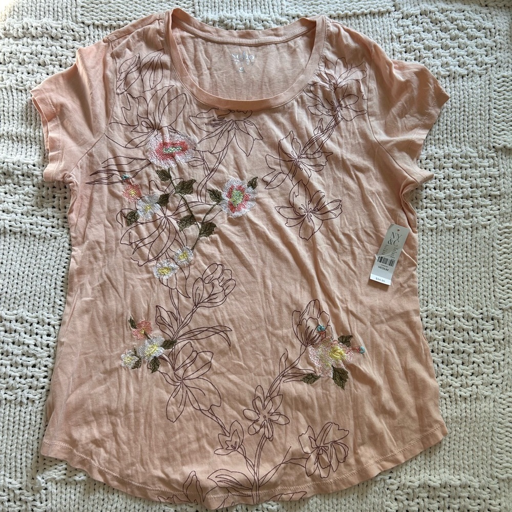NWT Soho Peach Floral Embroidered Baby Tee